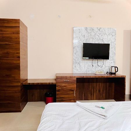 Sunflower Guest House กูวาฮาติ ภายนอก รูปภาพ