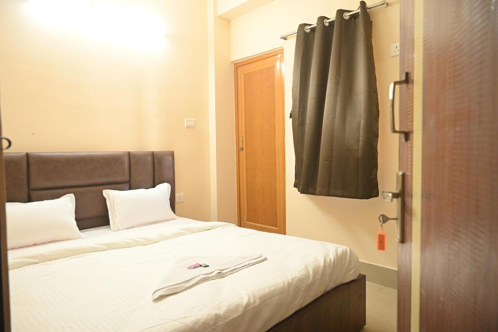 Sunflower Guest House กูวาฮาติ ภายนอก รูปภาพ