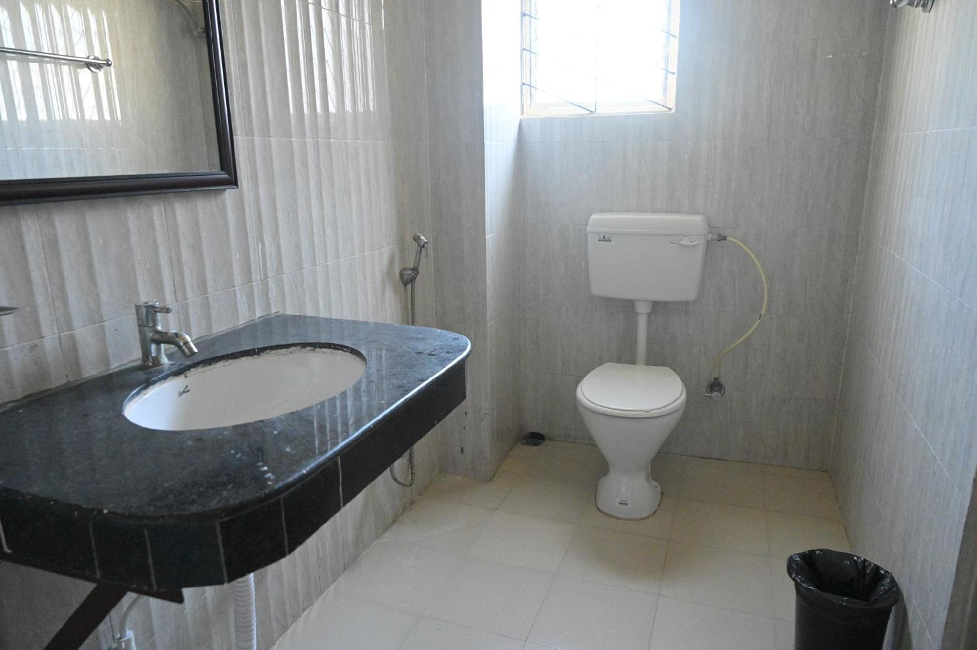 Sunflower Guest House กูวาฮาติ ภายนอก รูปภาพ