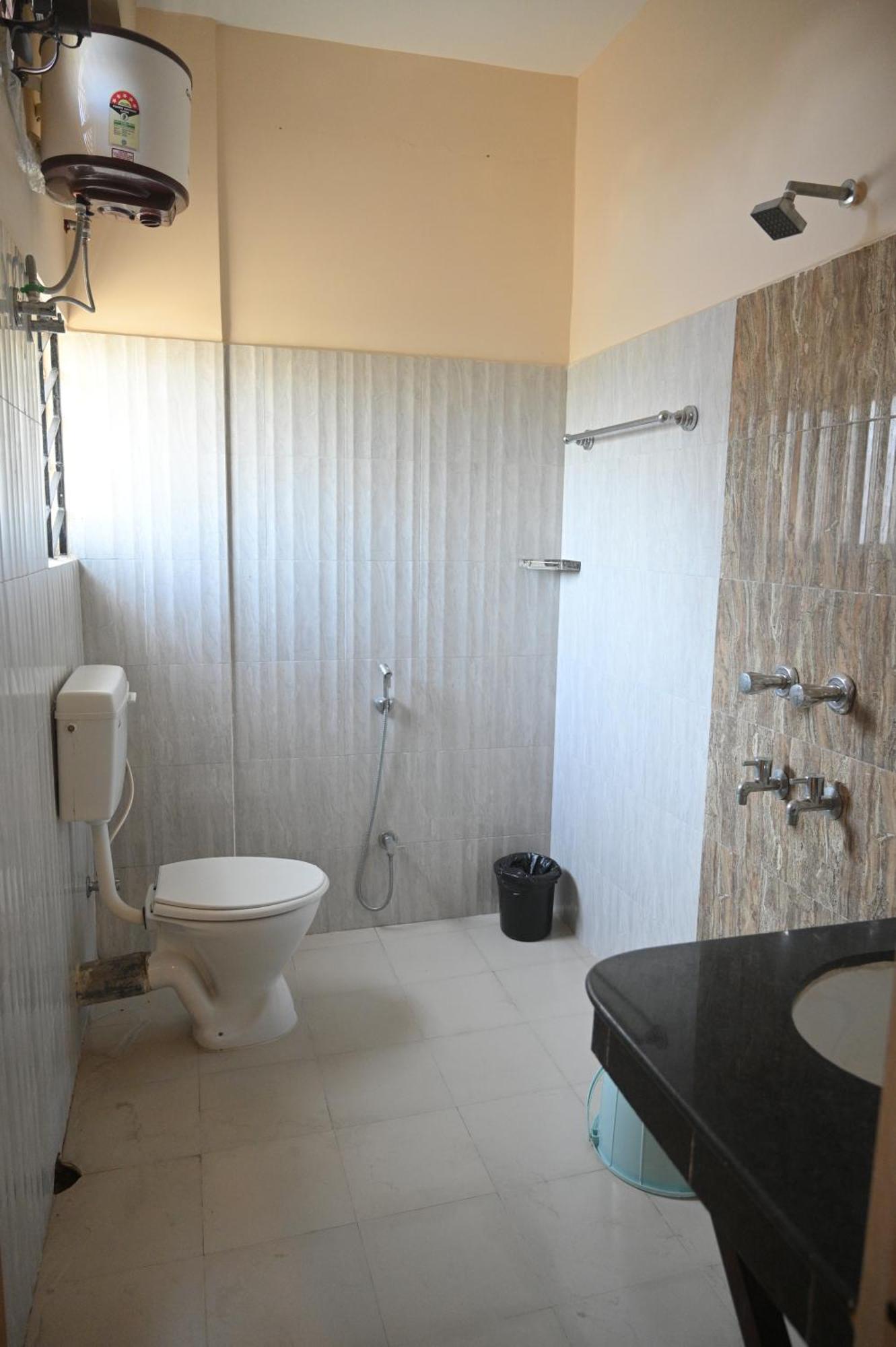 Sunflower Guest House กูวาฮาติ ภายนอก รูปภาพ