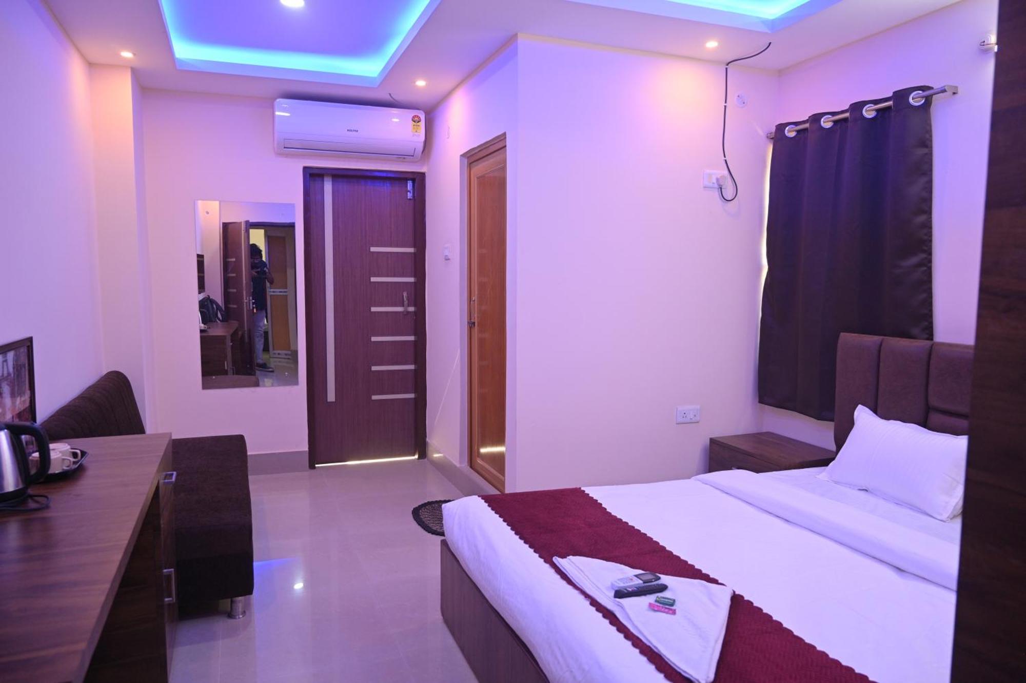 Sunflower Guest House กูวาฮาติ ภายนอก รูปภาพ