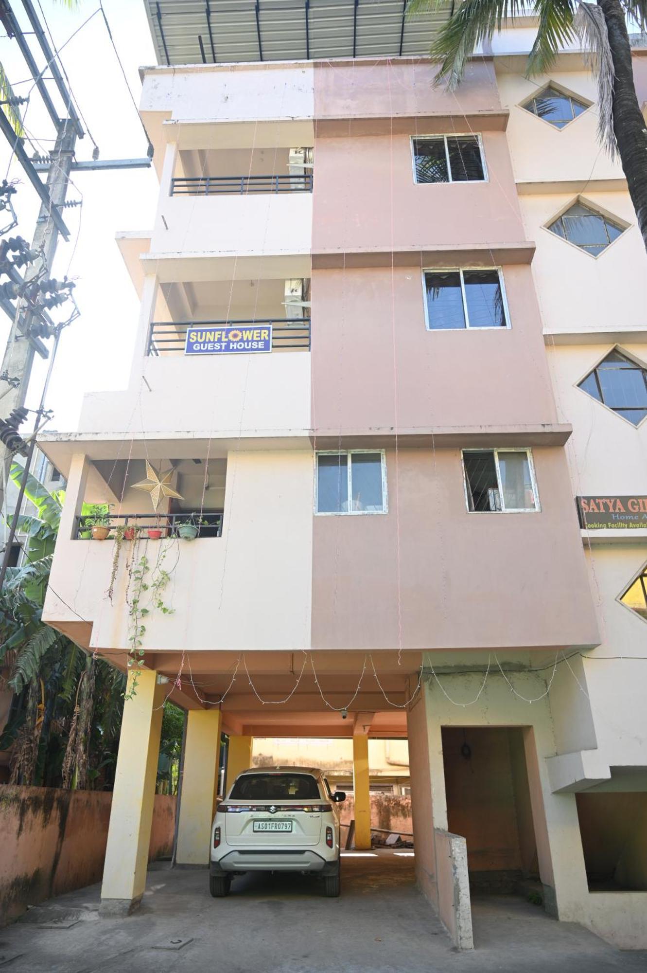 Sunflower Guest House กูวาฮาติ ภายนอก รูปภาพ