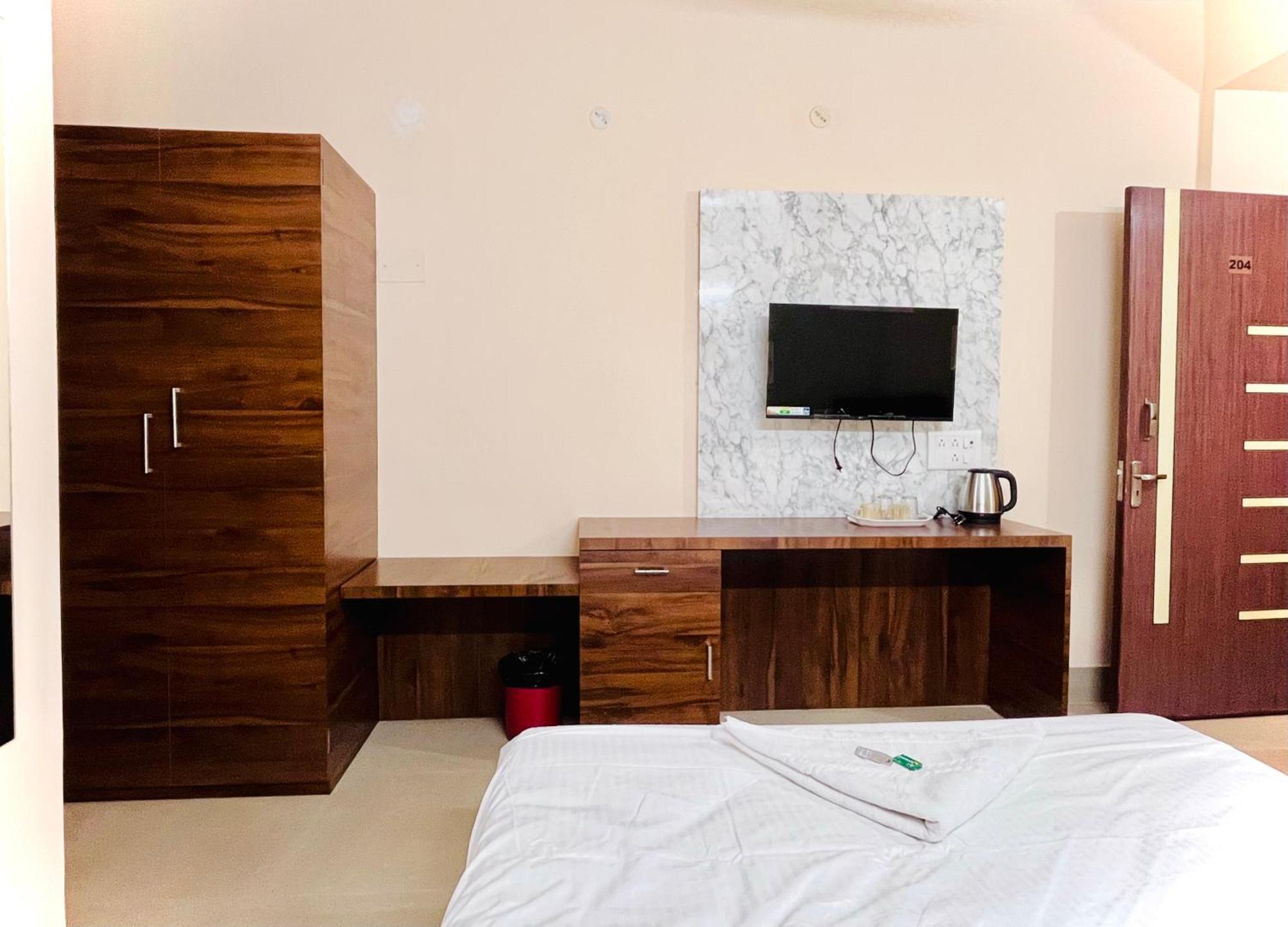 Sunflower Guest House กูวาฮาติ ภายนอก รูปภาพ